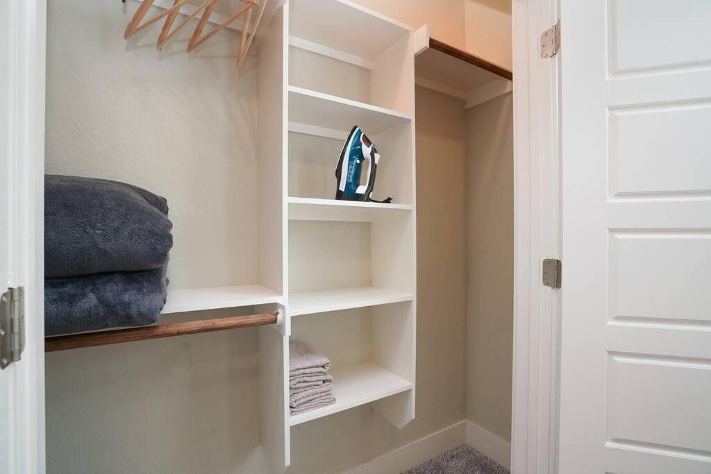 Spacious, Sleeps 6, St Phillips, King Bed San Antonio Buitenkant foto